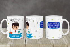 Kubek dla chemika studenta z napisem Najlepszy Chemik Julian i ilustracją chemika w białym fartuchu