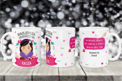Kubek z napisem Najlepsza Dziewczyna Kasia z ilustracją dziewczyny i walentynkowymi sercami
