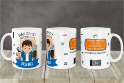 Kubek dla informatyka serwisanta z imieniem Przemek i grafiką przedstawiającą komputer oraz podzespoły