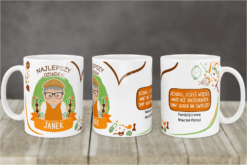 Biały kubek personalizowany dla dziadka z napisem Najlepszy Dziadek Janek i rysunkiem starszego mężczyzny z okularami i czapką