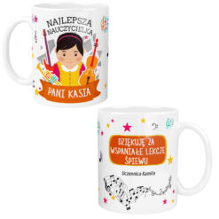 Biały kubek z napisem dla nauczycielki muzyki i śpiewu oraz grafiką kobiety i instrumentów muzycznych