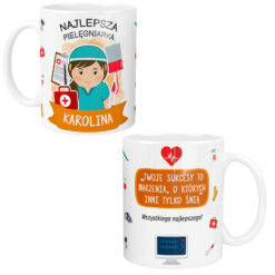 Personalizowany kubek dla pielęgniarki z imieniem Karolina i motywem medycznym
