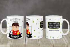 Kubek dla piłkarza z napisem Najlepszy Piłkarz Dominik oraz motywem chłopca z piłką