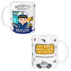 Kubek dla policjanta z napisem Najlepszy Policjant Krzysztof i grafiką funkcjonariusza na białym tle