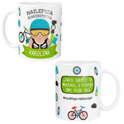 Kubek dla rowerzystki z grafiką kobiety w kasku i napisem 'Najlepsza Rowerzystka Karolina' oraz motywami rowerowymi i napisem motywacyjnym