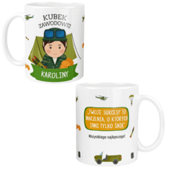 Kubek z napisem Kubek zawodowej Karoliny, ozdobiony grafiką kobiety-żołnierza, helikopterem i wojskowymi elementami