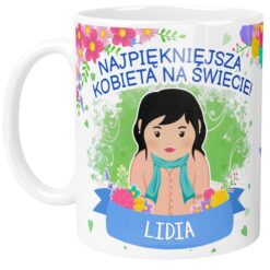 Personalizowany kubek z napisem Najpiękniejsza kobieta na świecie oraz imieniem Lidia na białym tle