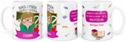 Personalizowany kubek dla nauczycielki z napisem Najlepsza Nauczycielka Joanna i grafiką szkolnych przyborów