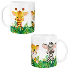 Kubek dla dziecka z wizerunkami zwierzątek: żyrafa, tygrysek i zebra na tle zielonych liści.