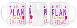 Biały kubek z napisem Mój Plan Kawa i Relaks ozdobiony różowymi i fioletowymi literami oraz serduszkami