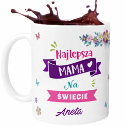 Biały kubek z napisem Najlepsza Mama na świecie i imieniem Aneta z motywem kwiatów i motyli