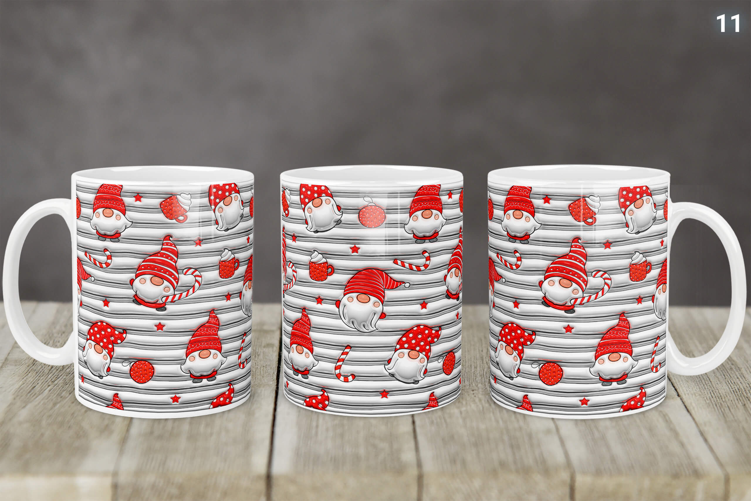 Kubek Świąteczny Z Mikołajem Bałwankiem 3D 14 Wzorów | Kreatorprezentu.pl Kubek świąteczny z wzorem skrzatów, ozdób i cukierków na szaro-białym tle imitującym panele drewniane