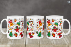 Kubek Świąteczny Z Mikołajem Bałwankiem 3D 14 Wzorów | Kreatorprezentu.pl Biały kubek świąteczny z kolorowymi dekoracjami 3D - dzwonek, czapka, choinka, prezenty, skarpeta