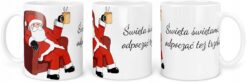 Kubek z wizerunkiem Mikołaja siedzącego w fotelu z kubkiem w dłoni i napisem świątecznym
