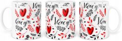 Biały kubek z napisem I love you oraz czerwonymi sercami i liśćmi na Walentynki