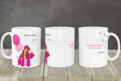 Personalizowany kubek dla maturzystki z grafiką dziewczyny w beciku i balonami oraz napisem Absolwentka Kamila